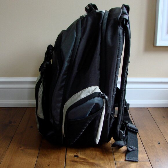 Targus Backpack Computer Laptop Business Travel Student Bag Excellent Like NEW - Picture 4 of 11